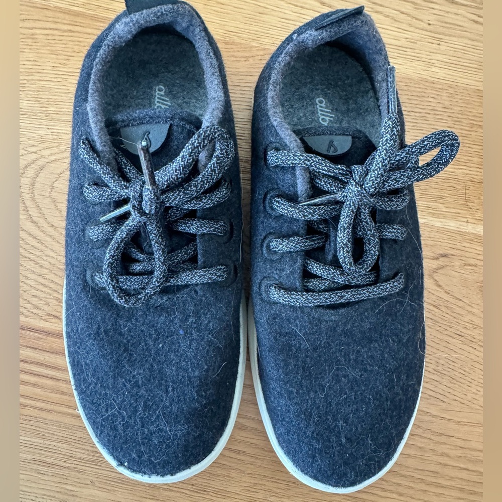 Allbirds women tennis shoes , size 5. Worn once
